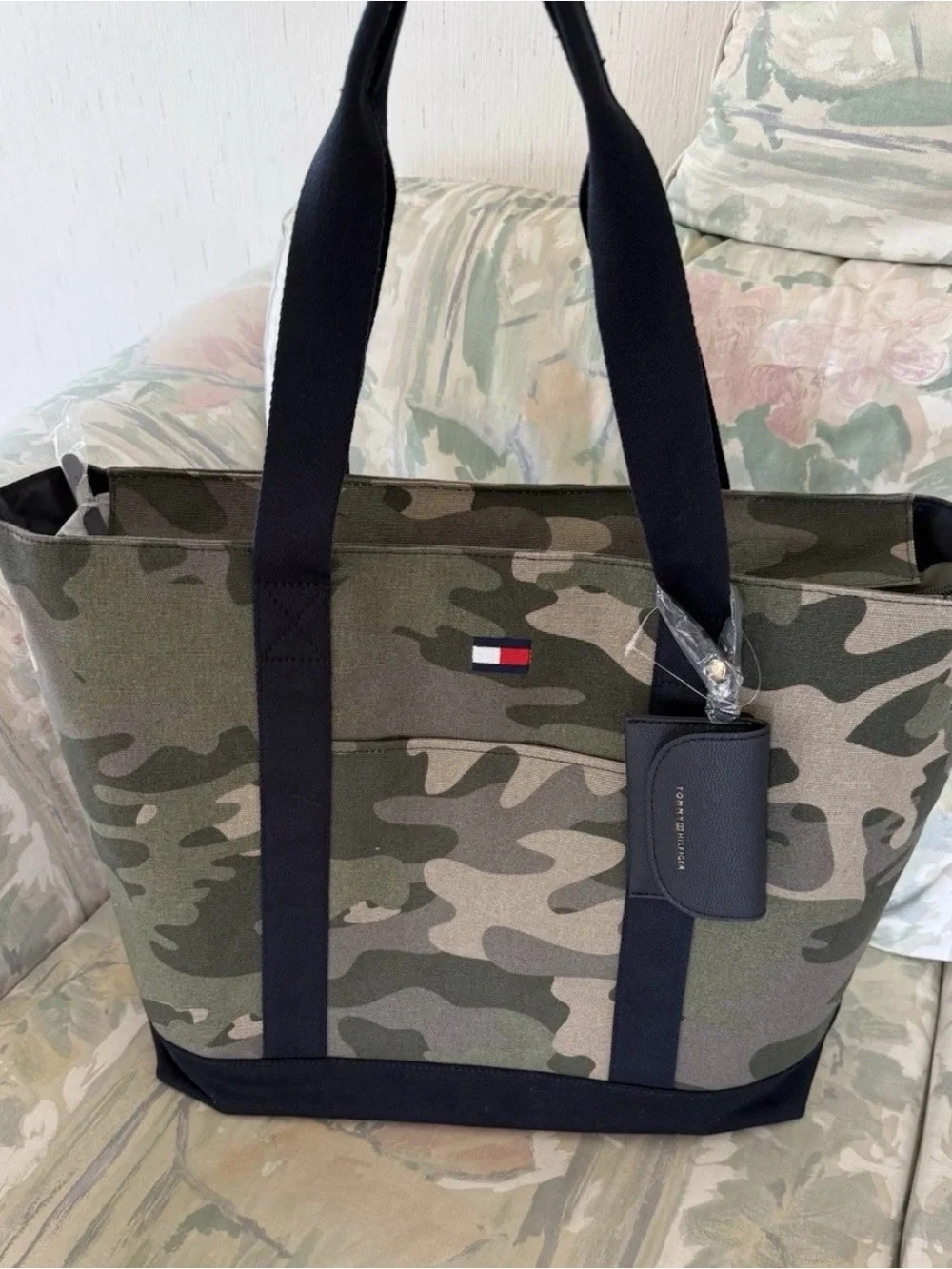 Tommy Hilfiger Camouflage Tote Bag Camo Handbag Purse with Card Holder NWT